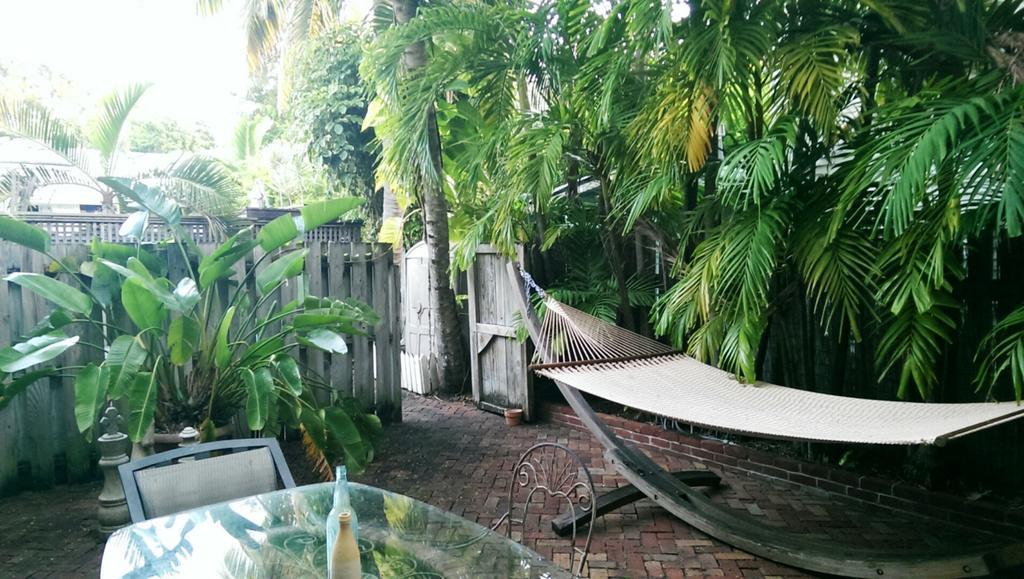 Frances Street Bottle Inn Key West Luaran gambar