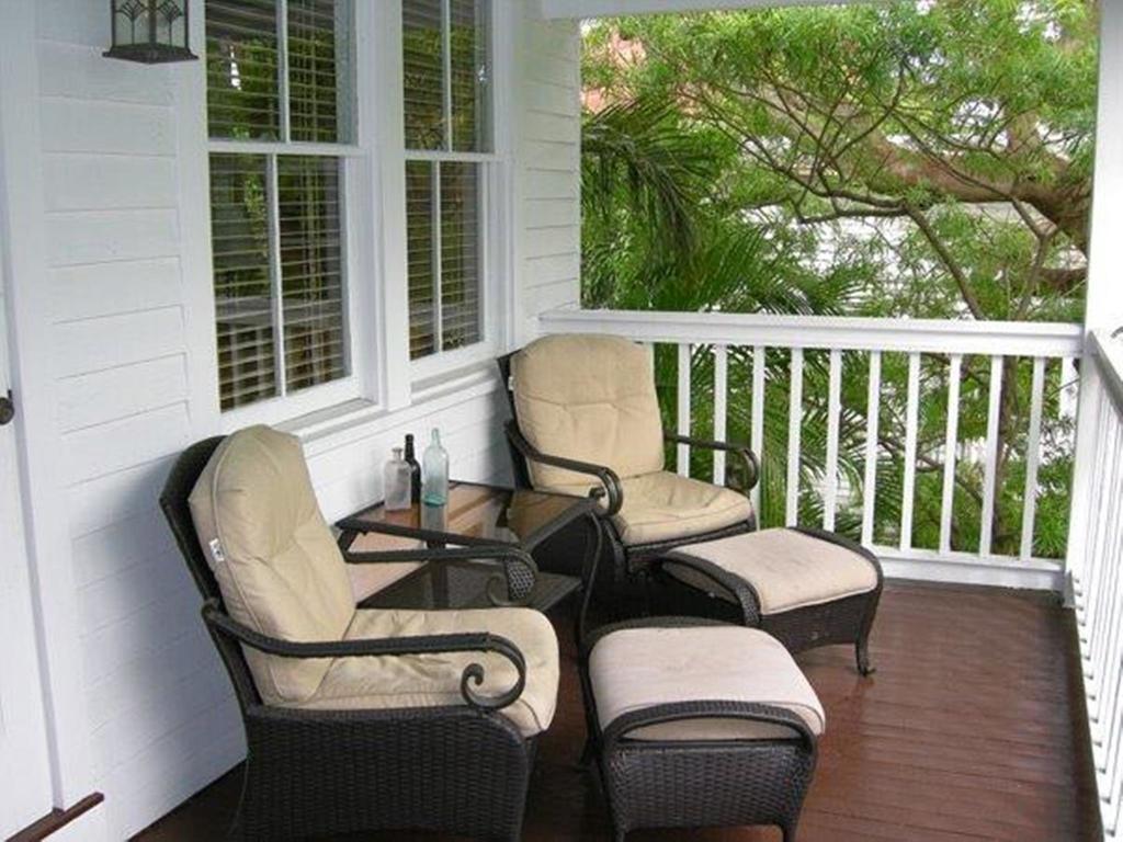 Frances Street Bottle Inn Key West Bilik gambar